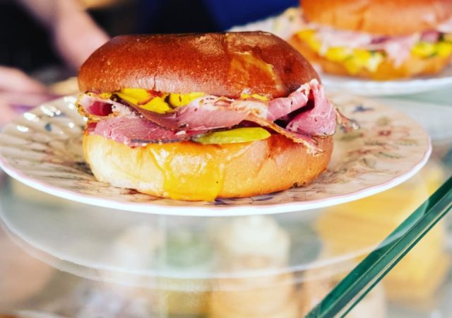 Pignouf Plage, Place Bellecour - sandwichs, smashburgers, cocktails et musique