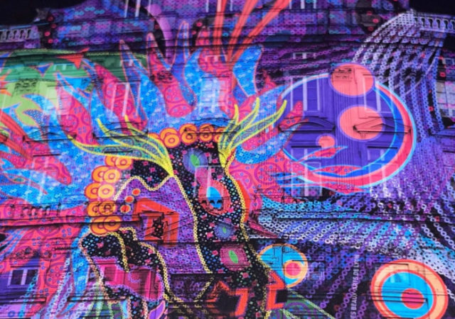 Fête des Lumières 2021 : le Lapin dans la lune place des Terreaux