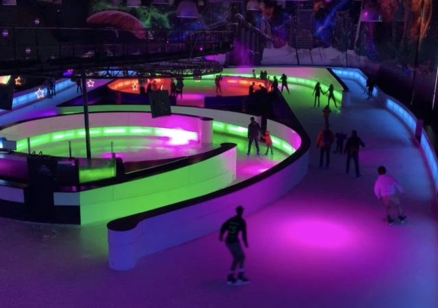 Une soirée disco sur une patinoire éphémère au Domaine du Gouverneur près de Lyon