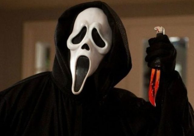 Scream avec Neve Campbell, Courteney Cox - critique du film