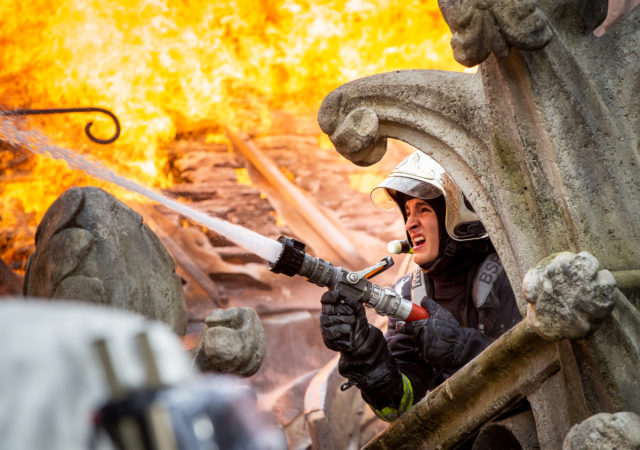 Notre-Dame brûle de Jean-Jacques Annaud - Critique du film
