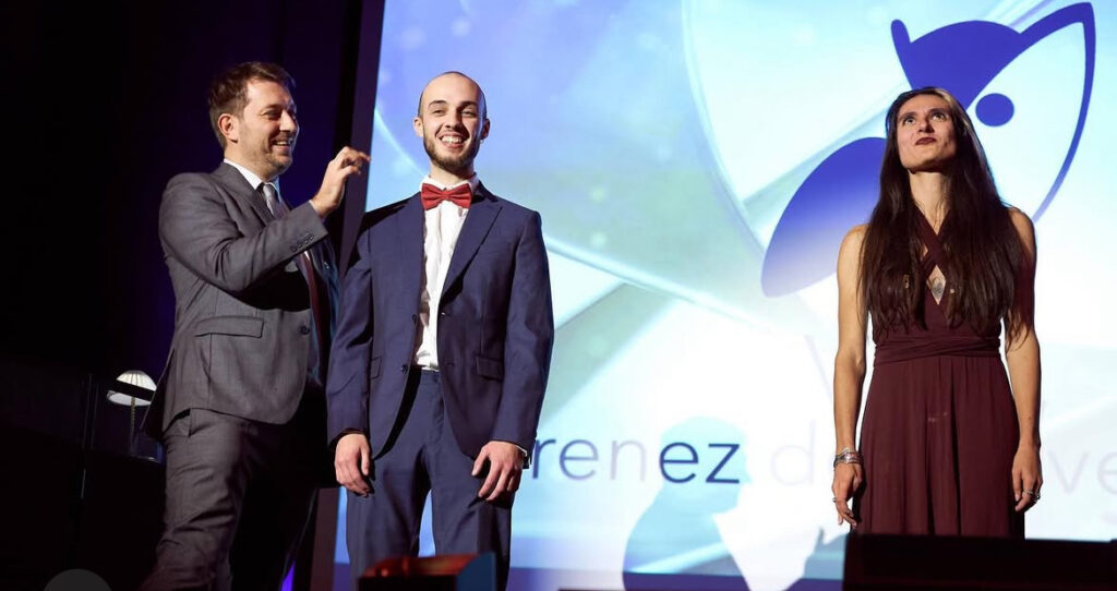 Hervé Troccaz, maitre de cérémonie à Lyon lors d'une soirée de remise de diplômes
