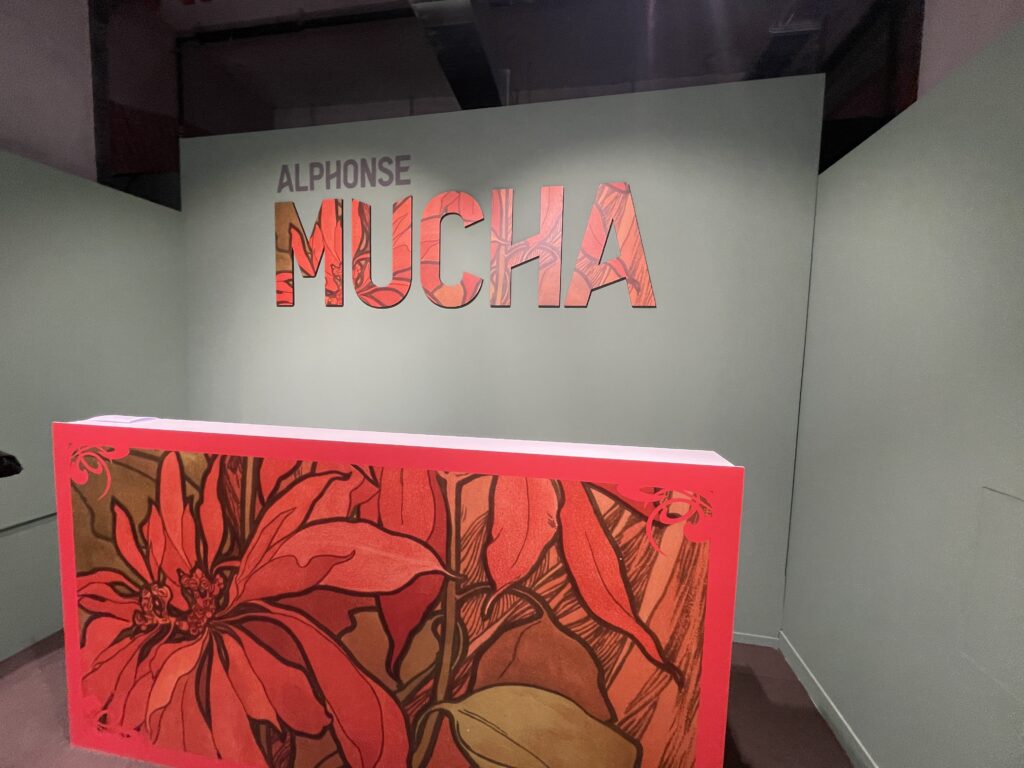 Exposition Alphonse Mucha au Grand H^tel-Dieu : entrée de l'exposition